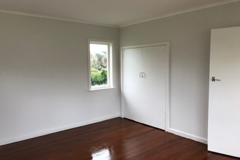 Photo of property in 13 Christmas Road, Manurewa, Auckland, 2102