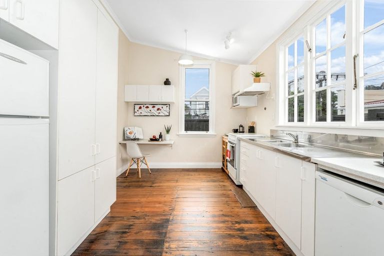 Photo of property in 256 Adelaide Road, Newtown, Wellington, 6021
