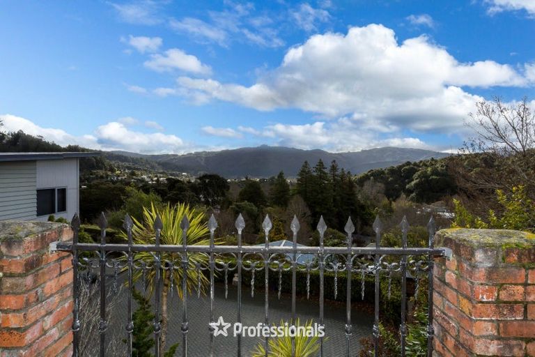 Photo of property in 1 Hobbit Lane, Pinehaven, Upper Hutt, 5371