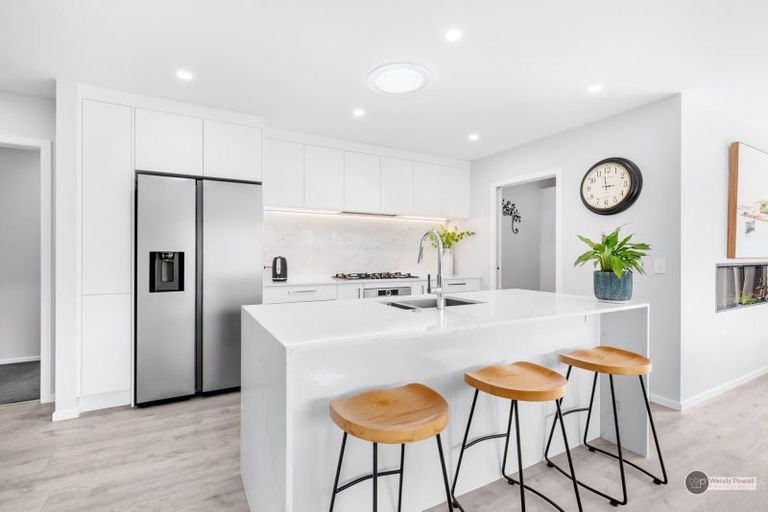 Photo of property in 24 Castletown Street, Wallaceville, Upper Hutt, 5018