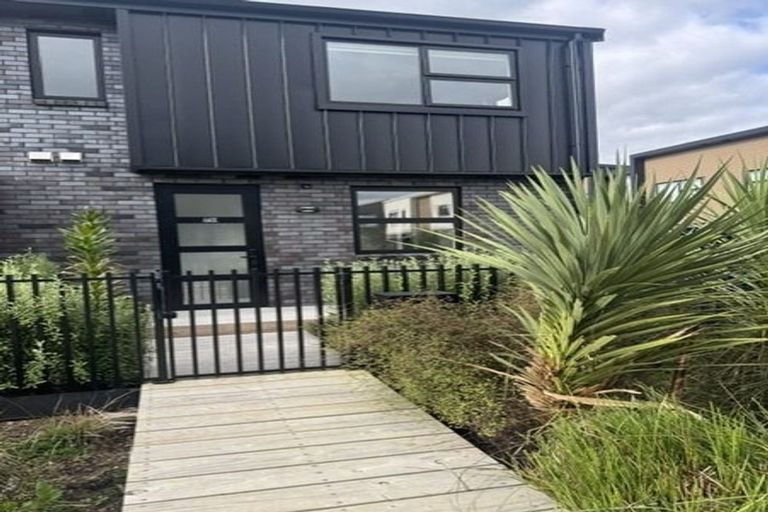 Photo of property in 660e Swanson Road, Swanson, Auckland, 0612