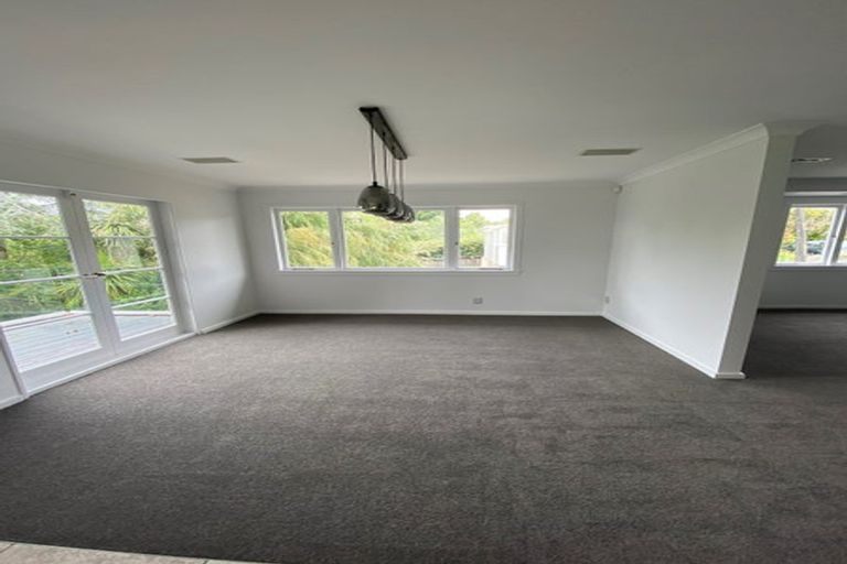 Photo of property in 26 West Lynn Road, Titirangi, Auckland, 0604