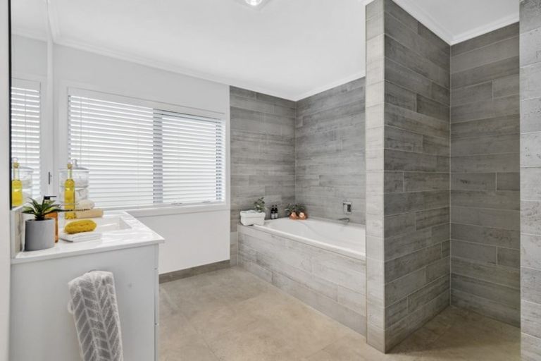 Photo of property in 583 State Highway 16, Kumeu, 0891