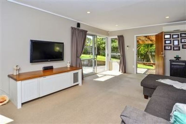 Photo of property in 78 Stapleford Crescent, Browns Bay, Auckland, 0630