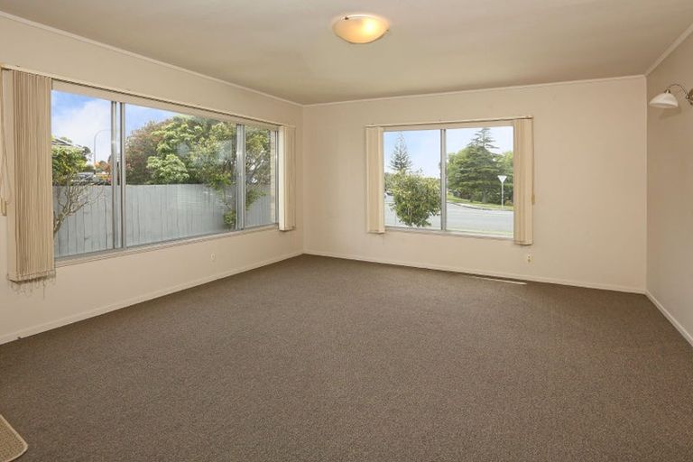 Photo of property in 1/130 Te Atatu Road, Te Atatu South, Auckland, 0610