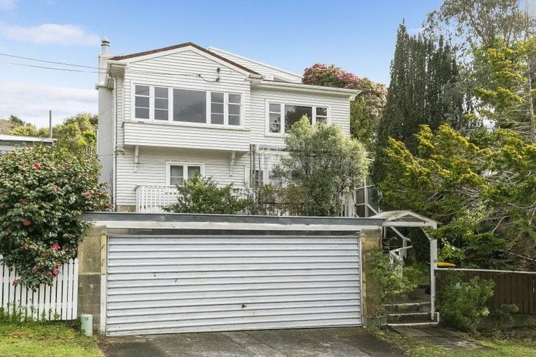 Photo of property in 16 Richmond Avenue, Karori, Wellington, 6012