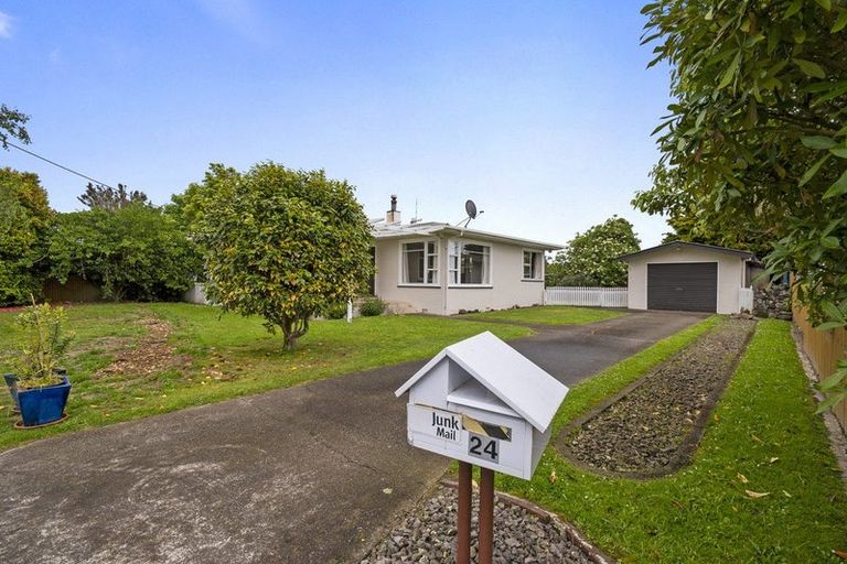 Photo of property in 24 Kent Crescent, Awapuni, Palmerston North, 4412