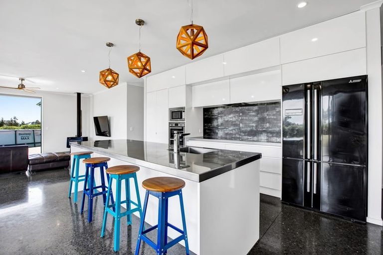 Photo of property in 135 Sealy Road, Omata, New Plymouth, 4374