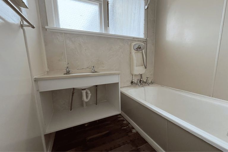 Photo of property in 18 Hinemoa Street, Levin, 5510