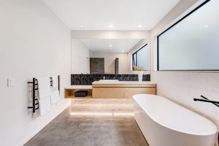 Photo of property in 27 Brownhill Road, Whitford, Manurewa, 2576