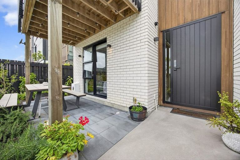 Photo of property in 4/271 Ormiston Road, Flat Bush, Auckland, 2019