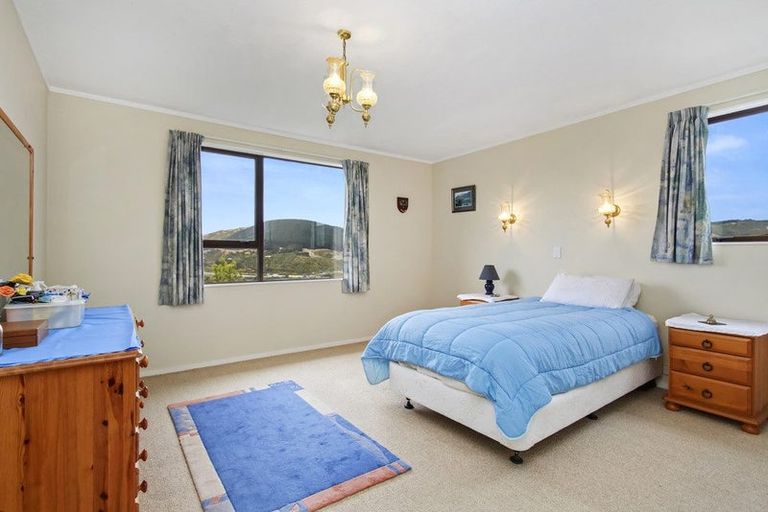 Photo of property in 78 Victory Crescent, Tawa, Wellington, 5028