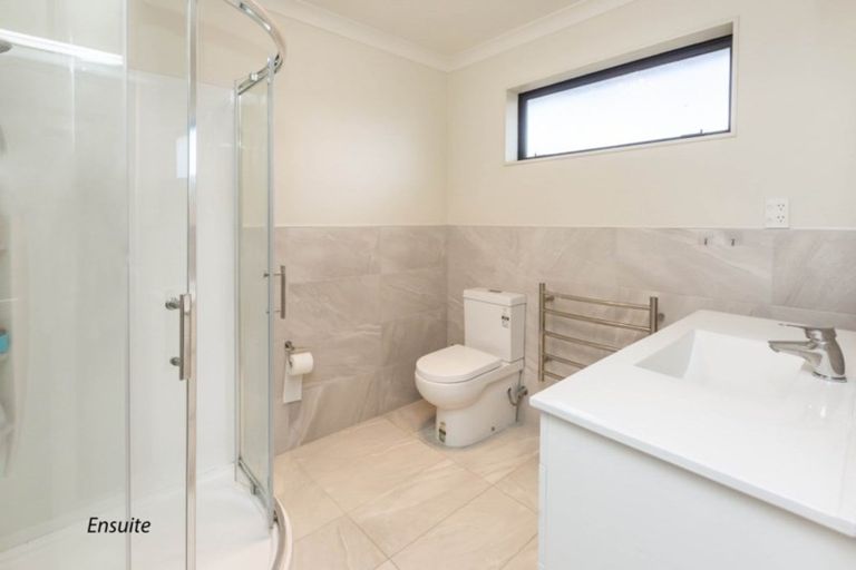 Photo of property in 24 Mount Marua Way, Timberlea, Upper Hutt, 5018