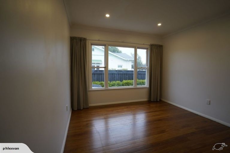 Photo of property in 324 College Street, West End, Palmerston North, 4410