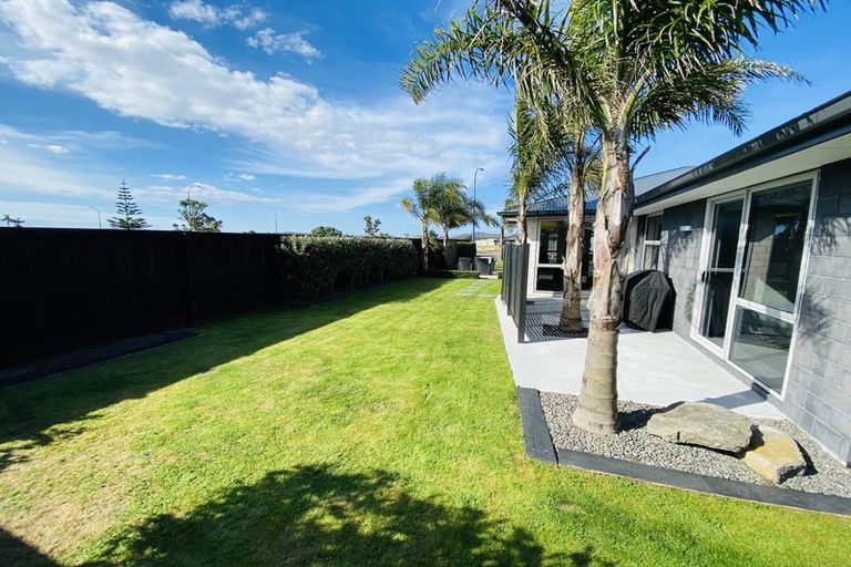 Photo of property in 120 The Boulevard, Papamoa Beach, Papamoa, 3118