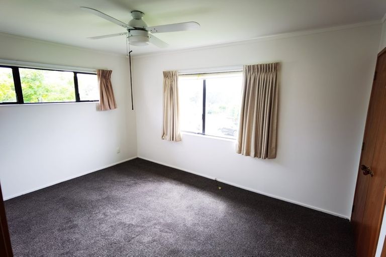 Photo of property in 2/2 Aorangi Place, Birkenhead, Auckland, 0626