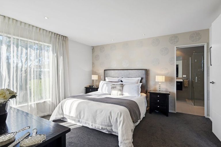 Photo of property in 241 Mount Pleasant Road, Mount Pleasant, Christchurch, 8081