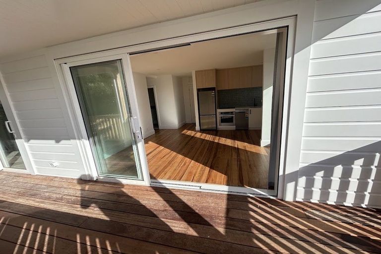 Photo of property in 10a Oriental Terrace, Mount Victoria, Wellington, 6011
