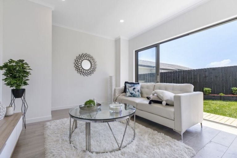 Photo of property in 24a Styca Place, Sunnyvale, Auckland, 0612