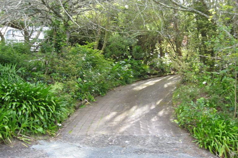 Photo of property in 1a Bush Road, Waiatarua, Auckland, 0604