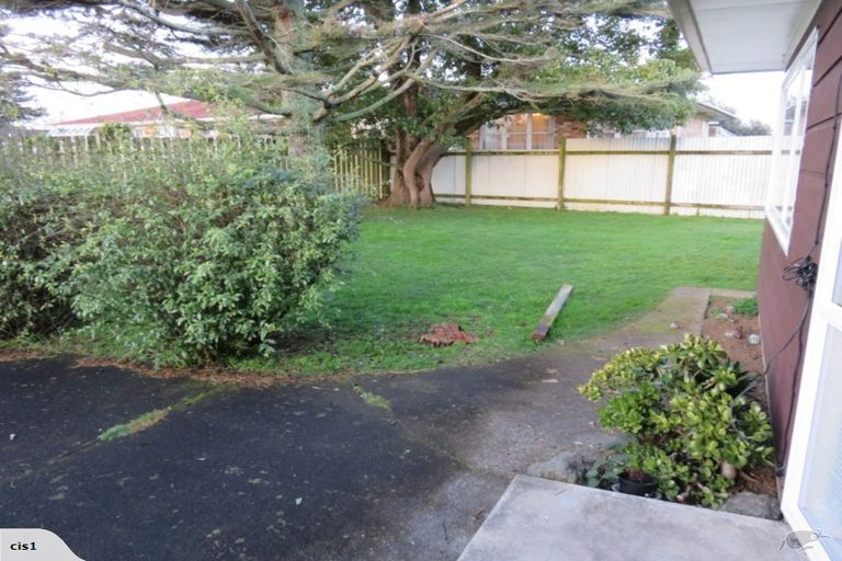 Photo of property in 2/39 Buckingham Crescent, Manukau, Auckland, 2025