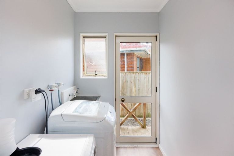 Photo of property in 43 Dalfield Place, Highbury, Palmerston North, 4412