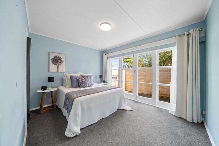 Photo of property in 21 Dorset Grove, Cannons Creek, Porirua, 5024