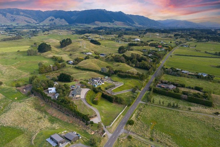 Photo of property in 55 Pukenamu Road, Te Horo, Otaki, 5581