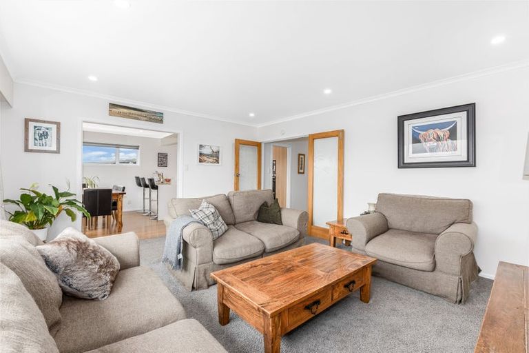 Photo of property in 118 Kahu Road, Paremata, Porirua, 5024