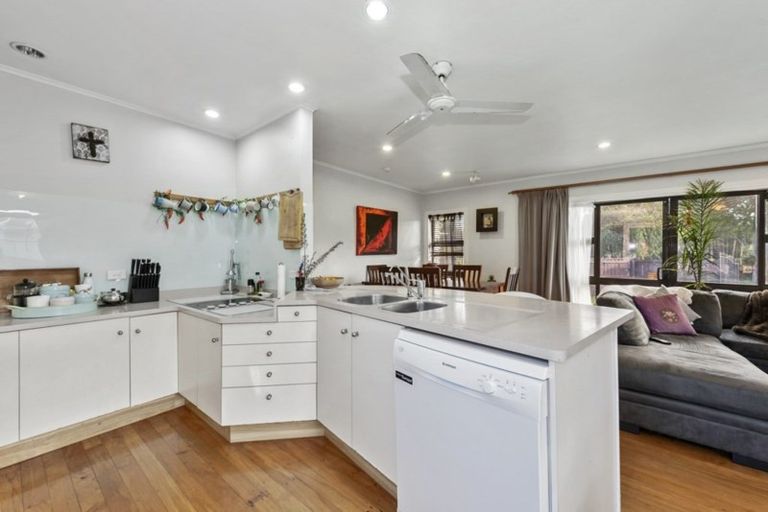 Photo of property in 18 Holloway Place, Forest Lake, Hamilton, 3200