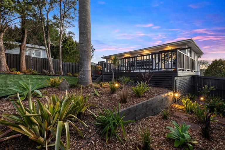 Photo of property in 19 Highland Avenue, Titirangi, Auckland, 0604