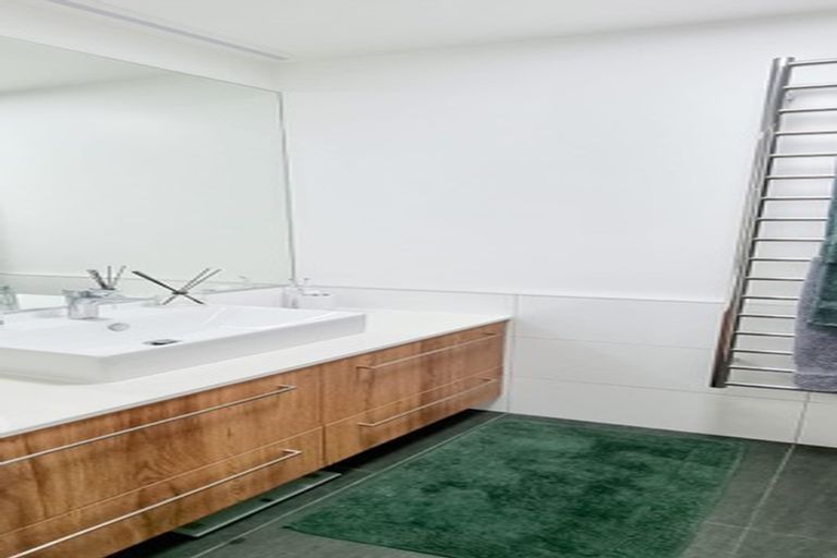 Photo of property in 2/83 Hinemoa Street, Birkenhead, Auckland, 0626