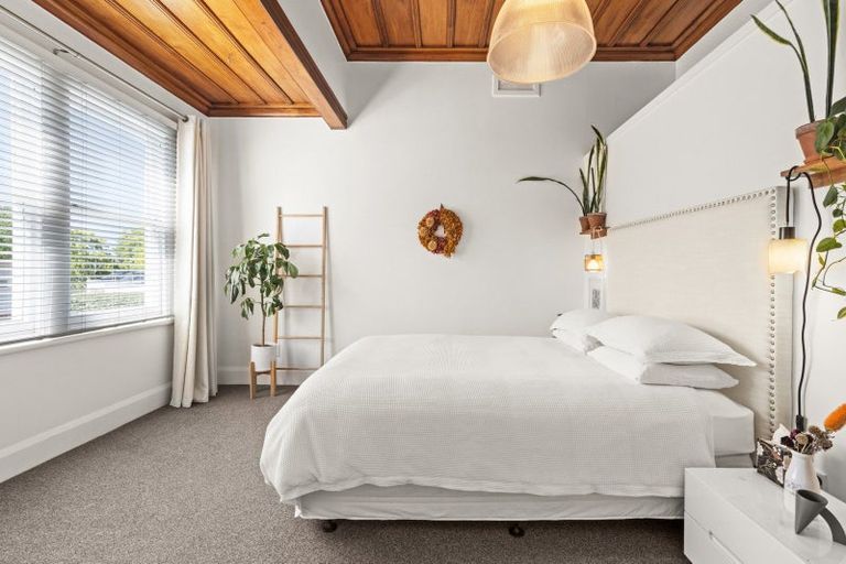 Photo of property in 14 Colenso Avenue, Hospital Hill, Napier, 4110