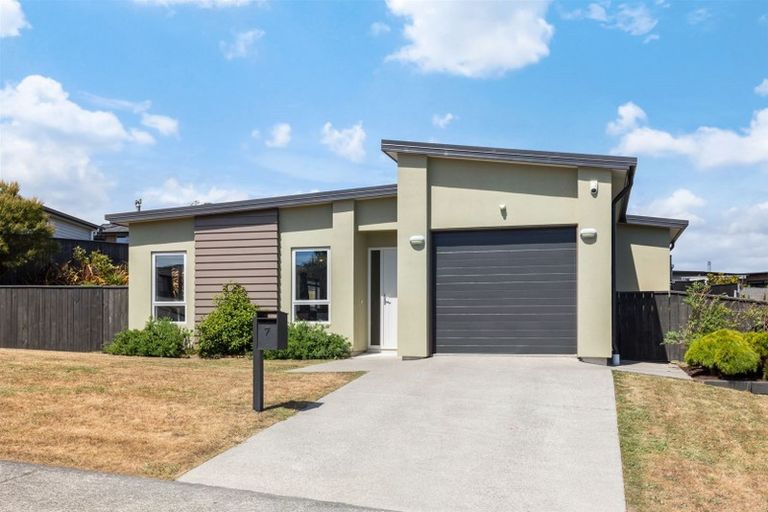 Photo of property in 7 Sumner Terrace, Aotea, Porirua, 5024