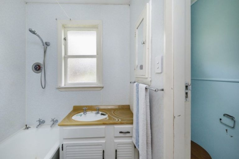 Photo of property in 14 Dorset Crescent, Hokowhitu, Palmerston North, 4410