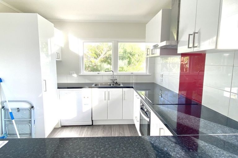 Photo of property in 27 Brunton Place, Glenfield, Auckland, 0629