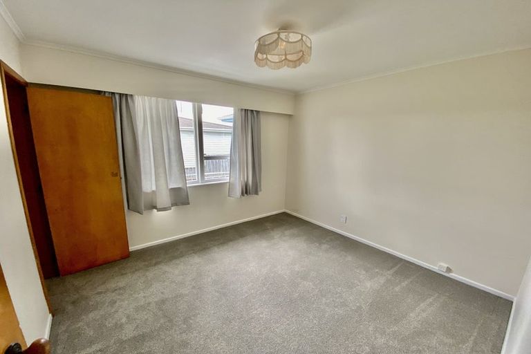 Photo of property in 15 Trinidad Road, Sunnynook, Auckland, 0620