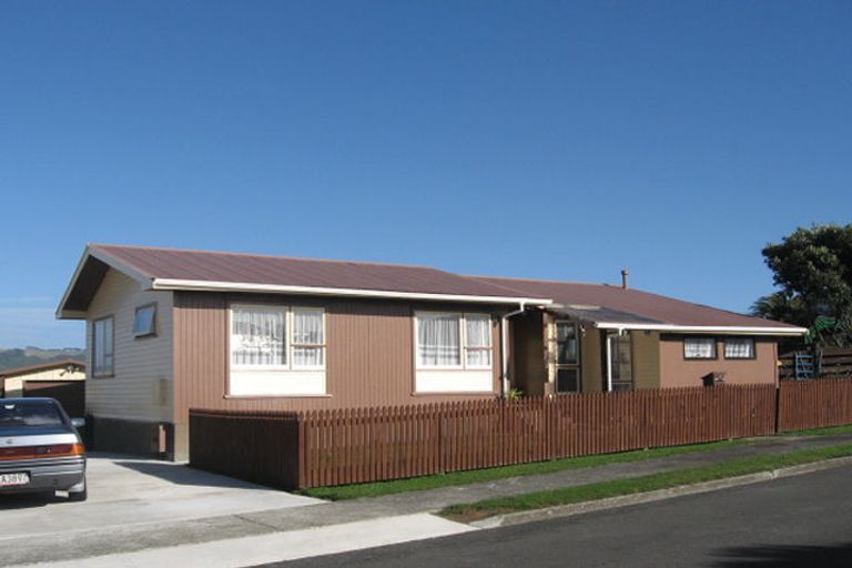 Photo of property in 2 Finn Place, Titahi Bay, Porirua, 5022