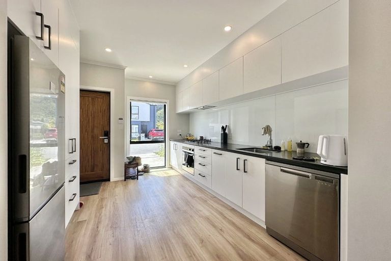 Photo of property in 6 Gloaming Lane, Wallaceville, Upper Hutt, 5018