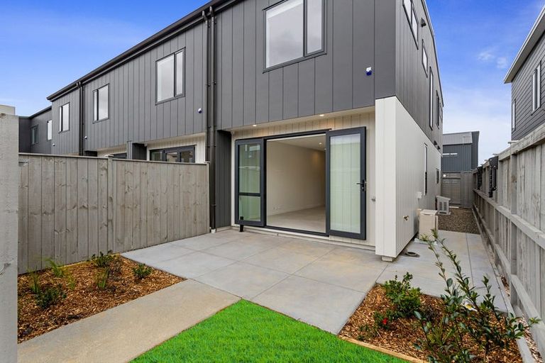 Photo of property in 16 Park Green Avenue, Rosehill, Papakura, 2113