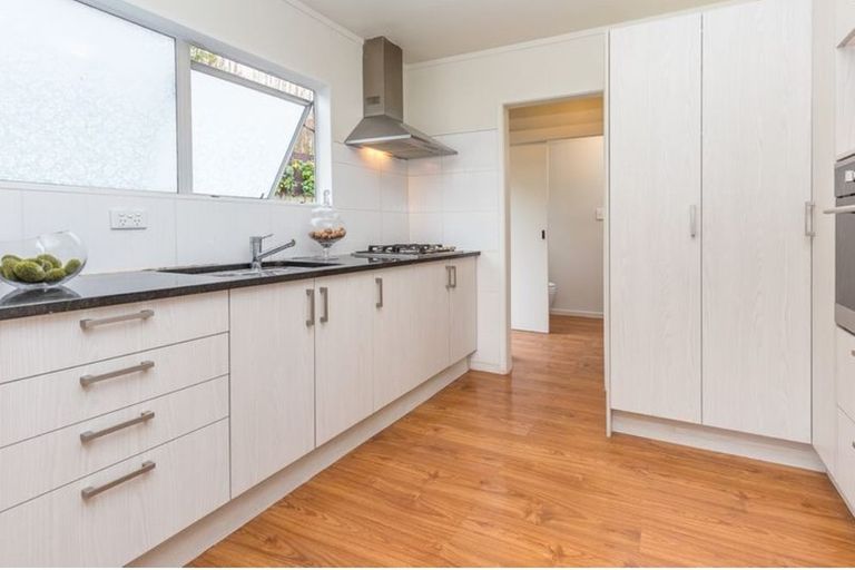 Photo of property in 60 Kohekohe Street, New Lynn, Auckland, 0600