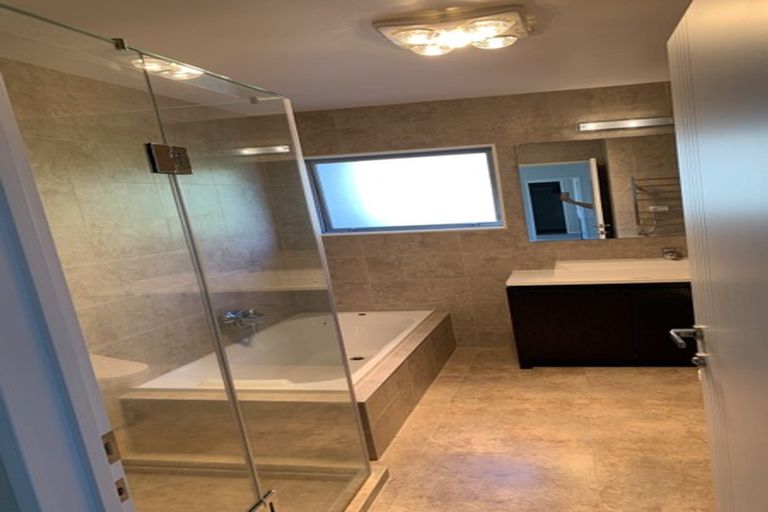 Photo of property in 6 Deele Close, Pinehill, Auckland, 0632