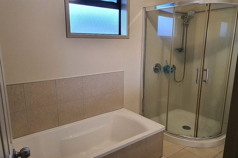 Photo of property in 11 Thomas Hamer Place, Greenhithe, Auckland, 0632