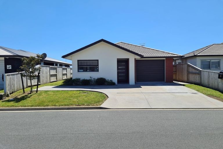 Photo of property in 16 Marion Crescent, Papamoa Beach, Papamoa, 3118