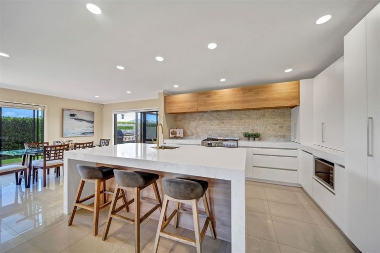 Photo of property in 9 Sampson Avenue, Waiwhakaiho, New Plymouth, 4312