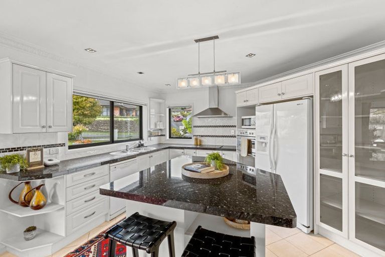 Photo of property in 6 Anderson Way, Highlands Park, New Plymouth, 4312