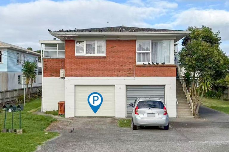 Photo of property in 2/270 East Coast Road, Forrest Hill, Auckland, 0620