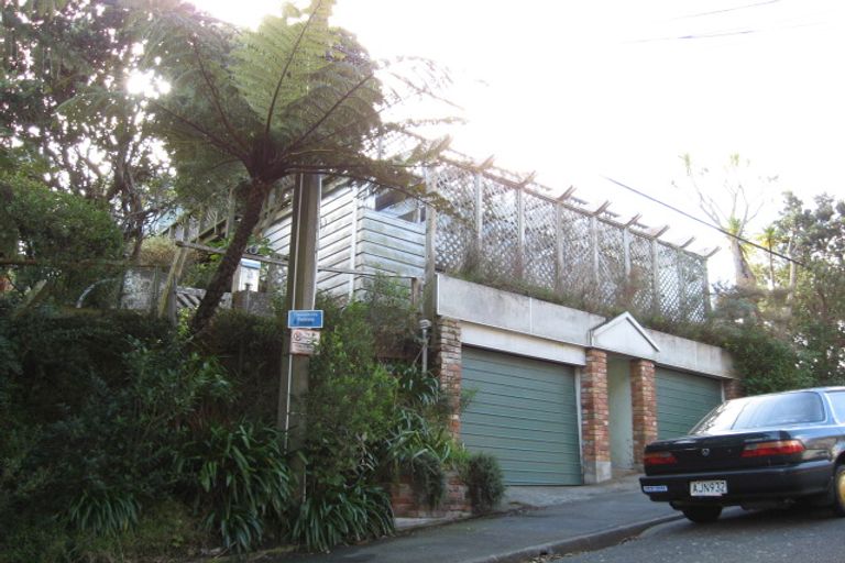 Photo of property in 34 Grove Road, Kelburn, Wellington, 6012