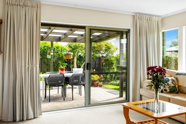 Photo of property in 16 The Grove, Red Beach, 0932