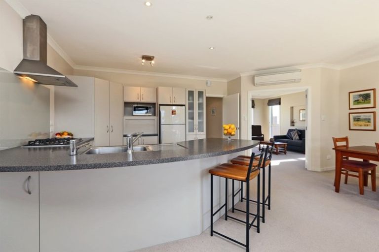 Photo of property in 10 Waimea Way, Poraiti, Napier, 4112